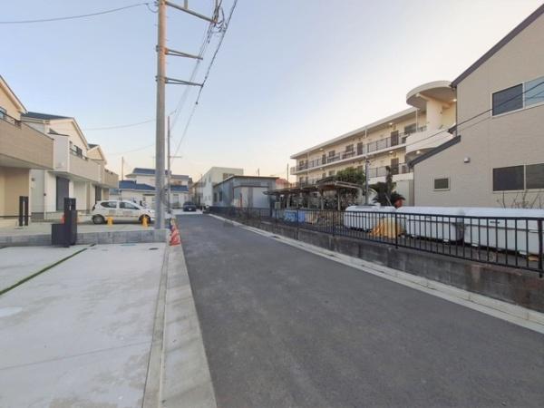 �_�ސ쌧����s�ғ�������1���ڂ̐V�z��ˌ��Ă̑O�ʓ��H�܂ތ��n�ʐ^