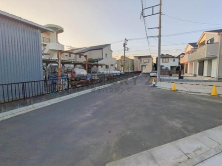 �_�ސ쌧����s�ғ�������1���ڂ̐V�z��ˌ��Ă̑O�ʓ��H�܂ތ��n�ʐ^