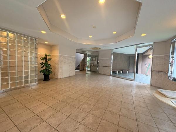 �_�ސ쌧������s�΂��l�̒��Ã}���V�����̃G���g�����X