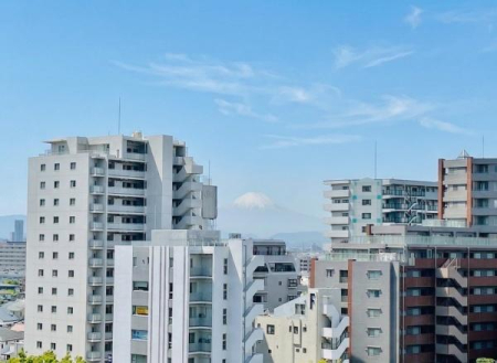 �_�ސ쌧����s����̒��Ã}���V�����̏Z�˂���̒��]�ʐ^