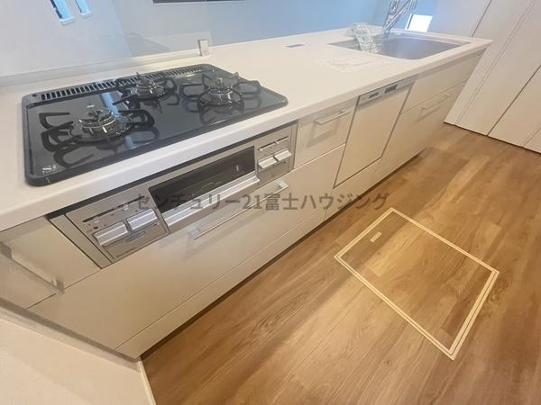 �_�ސ쌧������s����1���ڂ̐V�z��ˌ��ẴL�b�`��