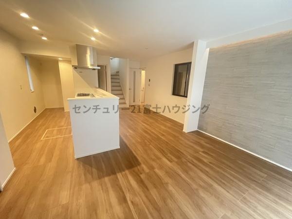 �_�ސ쌧������s����1���ڂ̐V�z��ˌ��Ẵ��r���O