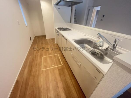 �_�ސ쌧������s����1���ڂ̐V�z��ˌ��ẴL�b�`��