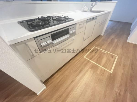 �_�ސ쌧������s����1���ڂ̐V�z��ˌ��ẴL�b�`��