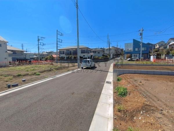 �_�ސ쌧����s���q�̓y�n�̑O�ʓ��H�܂ތ��n�ʐ^