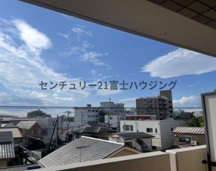 �_�ސ쌧����s�H��3���ڂ̒��Ã}���V�����̏Z�˂���̒��]�ʐ^