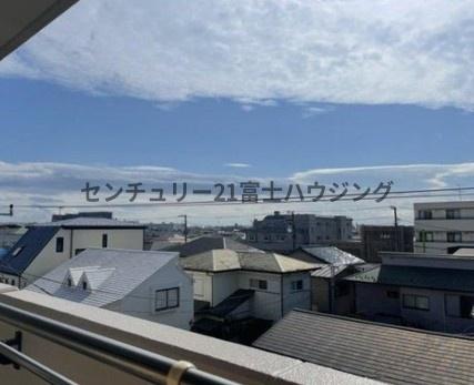 �_�ސ쌧����s�H��3���ڂ̒��Ã}���V�����̏Z�˂���̒��]�ʐ^