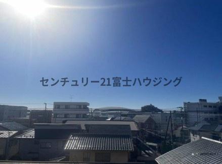 �_�ސ쌧����s�H��3���ڂ̒��Ã}���V�����̏Z�˂���̒��]�ʐ^