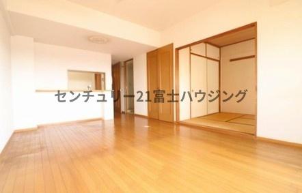 �_�ސ쌧����s�H��3���ڂ̒��Ã}���V�����̃��r���O