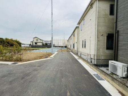 �_�ސ쌧���q�s��L4���ڂ̐V�z��ˌ��Ă̑O�ʓ��H�܂ތ��n�ʐ^