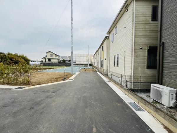 �_�ސ쌧���q�s��L4���ڂ̐V�z��ˌ��Ă̑O�ʓ��H�܂ތ��n�ʐ^