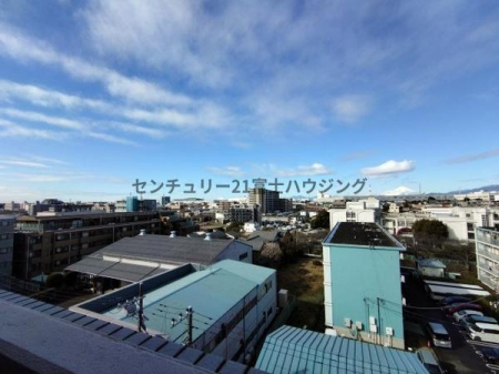 �_�ސ쌧����s�Ó��4���ڂ̒��Ã}���V�����̏Z�˂���̒��]�ʐ^