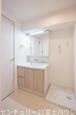 �_�ސ쌧����s�����C��1���ڂ̒��Ã}���V�����̐��ʑ�E���ʏ�