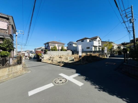 �_�ސ쌧���q�s���z�̓y�n�̑O�ʓ��H�܂ތ��n�ʐ^