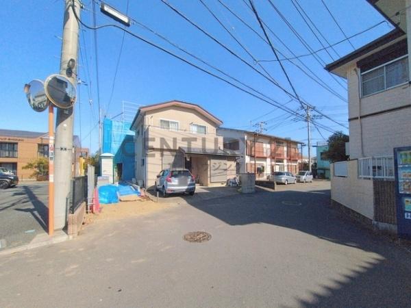 �_�ސ쌧������s�l�V���̐V�z��ˌ��Ă̑O�ʓ��H�܂ތ��n�ʐ^