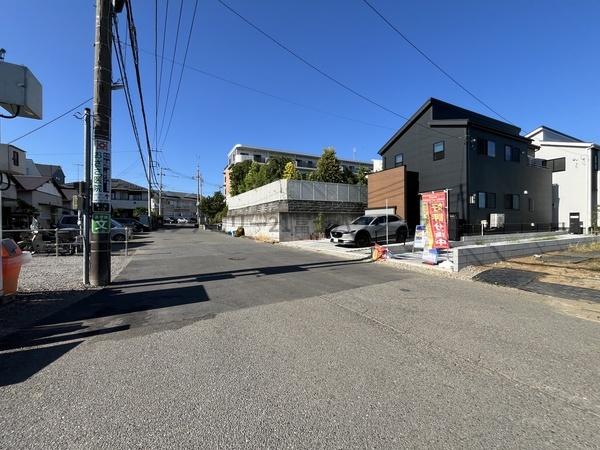�_�ސ쌧������s�H��1���ڂ̐V�z��ˌ��Ă̑O�ʓ��H�܂ތ��n�ʐ^
