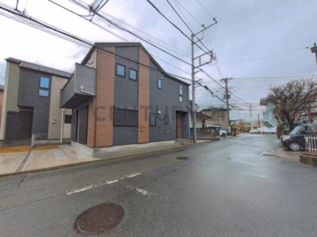 �_�ސ쌧������s���h�̐V�z��ˌ��Ă̑O�ʓ��H�܂ތ��n�ʐ^