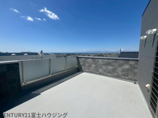 �_�ސ쌧����s�А��R1���ڂ̐V�z��ˌ��Ă̏Z�˂���̒��]�ʐ^