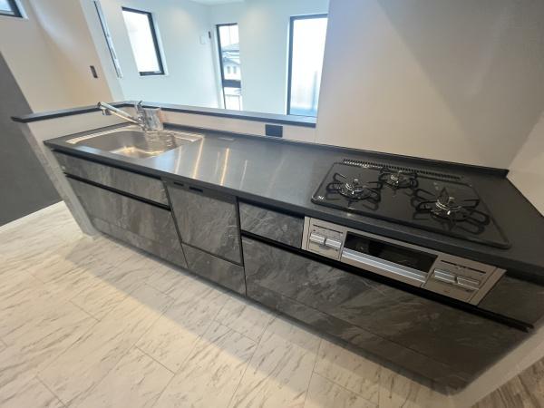 �_�ސ쌧������s������̐V�z��ˌ��ẴL�b�`��