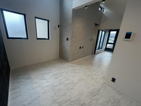 �_�ސ쌧������s������̐V�z��ˌ��Ẵ��r���O