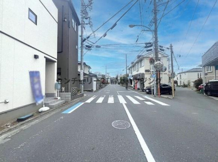 �_�ސ쌧������s���C��3���ڂ̒��È�ˌ��Ă̑O�ʓ��H�܂ތ��n�ʐ^