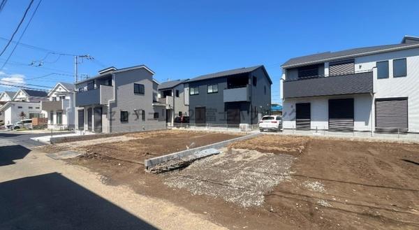 �_�ސ쌧������s�����̐V�z��ˌ��Ă̑O�ʓ��H�܂ތ��n�ʐ^