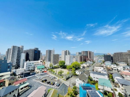 �_�ސ쌧����s����̒��Ã}���V�����̏Z�˂���̒��]�ʐ^