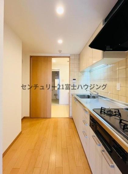 �_�ސ쌧����s�얼�̒��Ã}���V�����̃L�b�`��