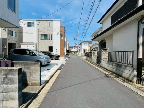 �_�ސ쌧������s��̒��È�ˌ��Ă̑O�ʓ��H�܂ތ��n�ʐ^