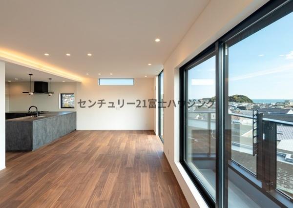 �_�ސ쌧���q�s���z5���ڂ̐V�z��ˌ��Ẵ��r���O