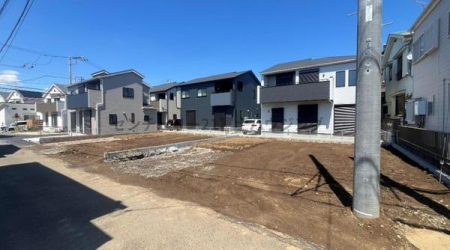 �_�ސ쌧������s�����̐V�z��ˌ��Ă̑O�ʓ��H�܂ތ��n�ʐ^