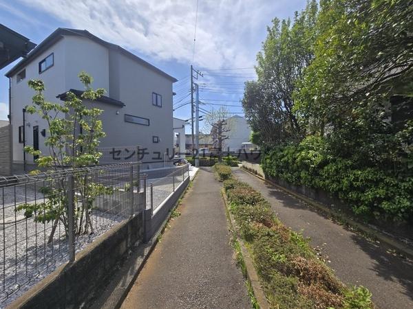 �_�ސ쌧������s��̐V�z��ˌ��Ă̑O�ʓ��H�܂ތ��n�ʐ^