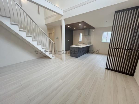 �_�ސ쌧������s��̐V�z��ˌ��Ẵ��r���O