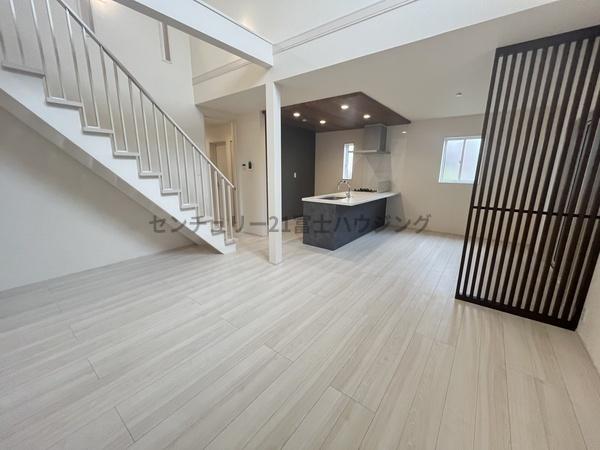 �_�ސ쌧������s��̐V�z��ˌ��Ẵ��r���O