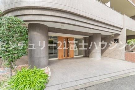 �_�ސ쌧����s���� 1052-3�̒��Ã}���V�����̃G���g�����X