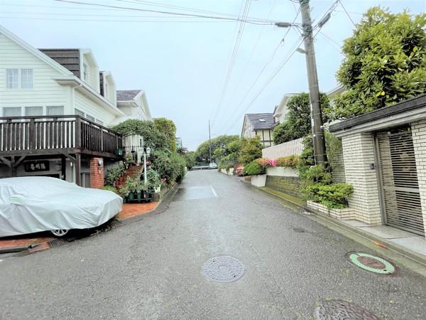 �_�ސ쌧���q�s�� 533-17�̒��È�ˌ��Ă̑O�ʓ��H�܂ތ��n�ʐ^