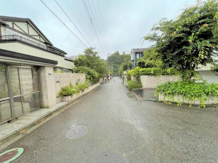 �_�ސ쌧���q�s�� 533-17�̒��È�ˌ��Ă̑O�ʓ��H�܂ތ��n�ʐ^