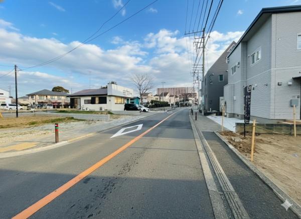 �_�ސ쌧������s��̐V�z��ˌ��Ă̑O�ʓ��H�܂ތ��n�ʐ^