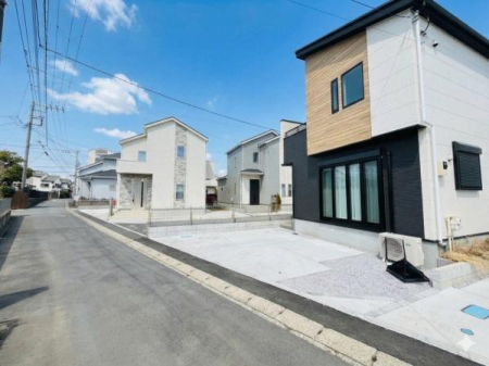 �_�ސ쌧���ˎs���^�y4���ڂ̒��È�ˌ��Ă̑O�ʓ��H�܂ތ��n�ʐ^