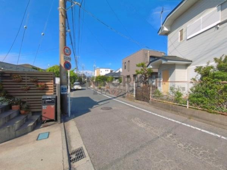 �_�ސ쌧����s�ғ�6���ڂ̒��È�ˌ��Ă̑O�ʓ��H�܂ތ��n�ʐ^