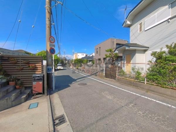 �_�ސ쌧����s�ғ�6���ڂ̒��È�ˌ��Ă̑O�ʓ��H�܂ތ��n�ʐ^