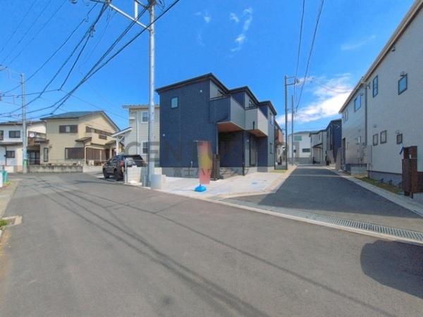 �_�ސ쌧������s����2���ڂ̐V�z��ˌ��Ă̑O�ʓ��H�܂ތ��n�ʐ^