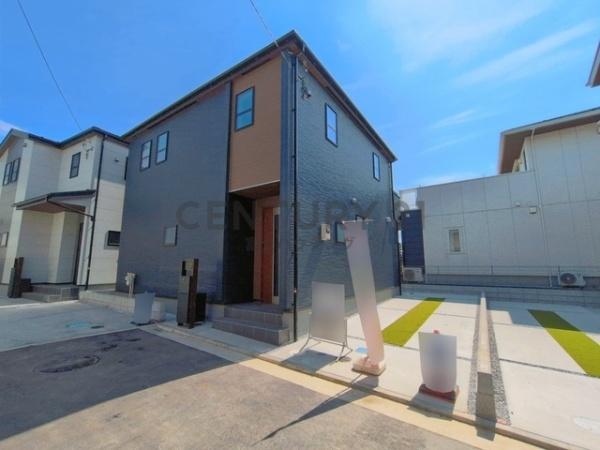 �_�ސ쌧������s����2���ڂ̐V�z��ˌ��Ă̑O�ʓ��H�܂ތ��n�ʐ^