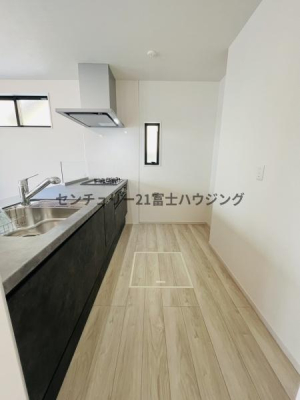 �_�ސ쌧������s�����u�̐V�z��ˌ��ẴL�b�`��