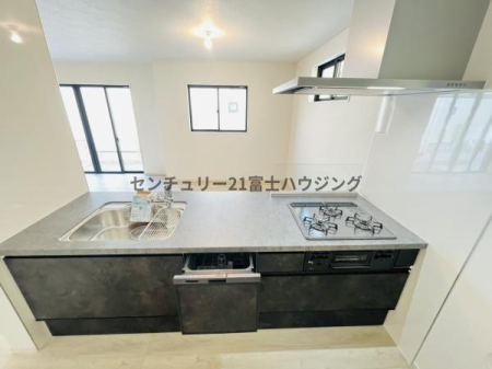 �_�ސ쌧������s�����u�̐V�z��ˌ��ẴL�b�`��