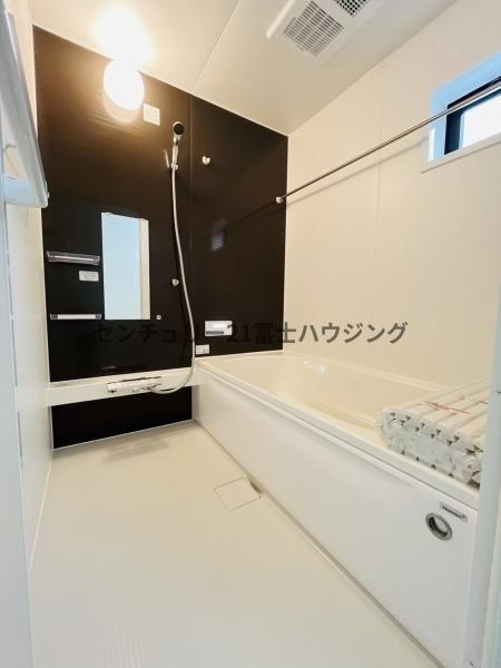 �_�ސ쌧������s�����u�̐V�z��ˌ��Ă̗���