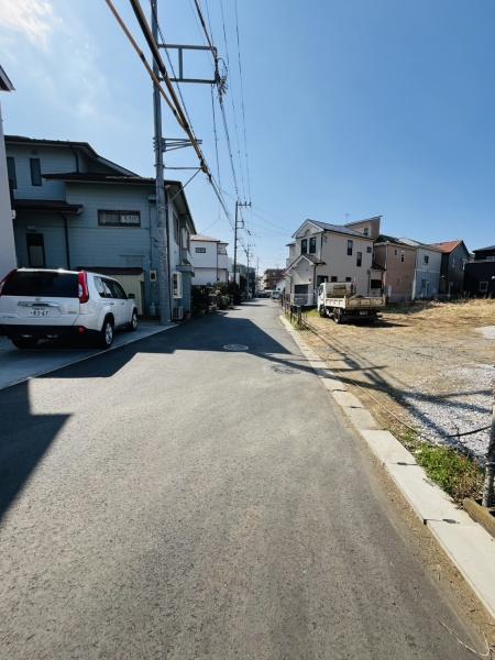 �_�ސ쌧������s����2���ڂ̐V�z��ˌ��Ă̑O�ʓ��H�܂ތ��n�ʐ^