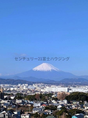 �_�ސ쌧������s��̒��Ã}���V�����̏Z�˂���̒��]�ʐ^