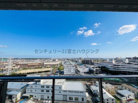 �_�ސ쌧������s��̒��Ã}���V�����̏Z�˂���̒��]�ʐ^