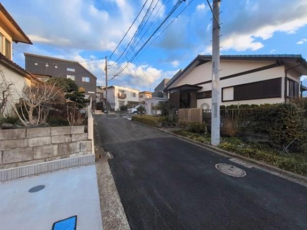 �_�ސ쌧����s�ғ����C��1���ڂ̐V�z��ˌ��Ă̑O�ʓ��H�܂ތ��n�ʐ^